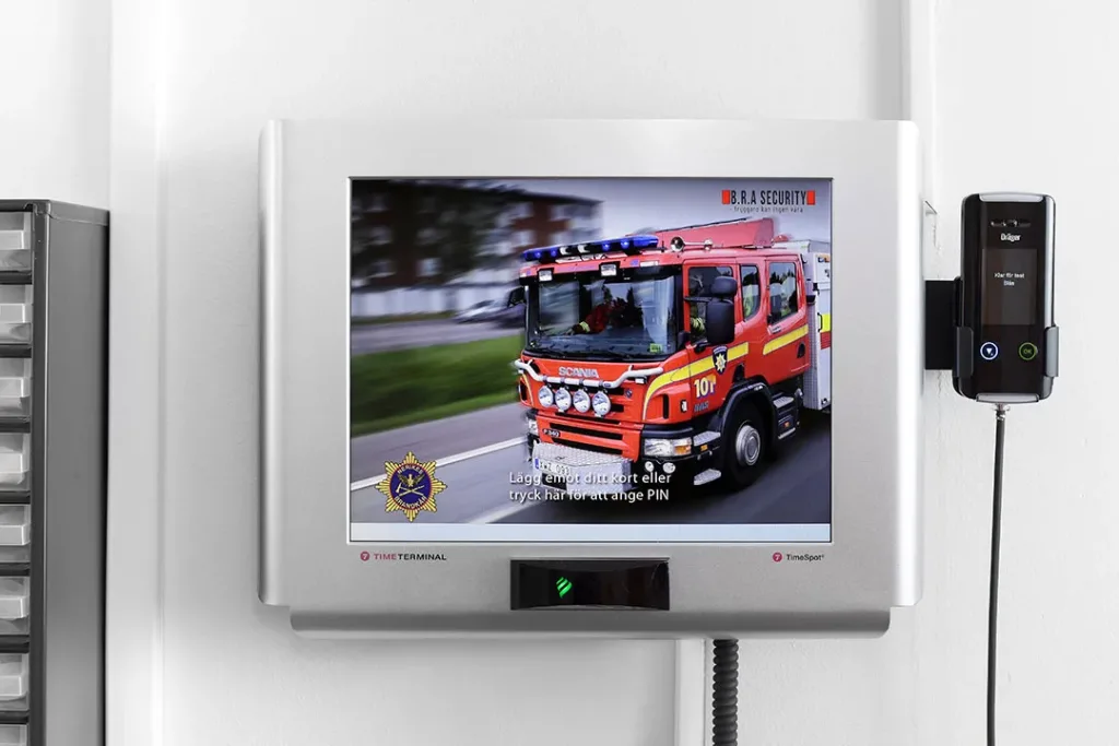 Väggmonterad alkolåsterminal hos Nerikes brandkår